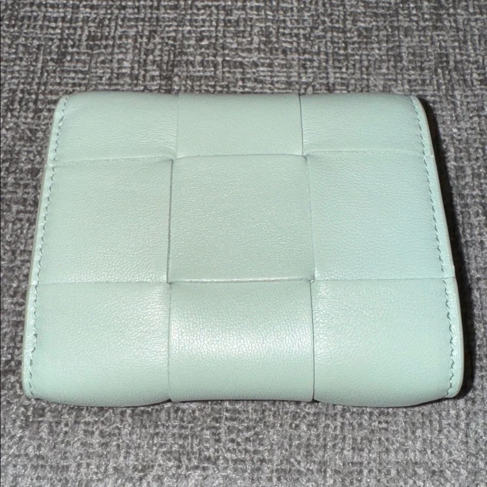 New Bottega Veneta trifold mini wallet - Picture 2 of 8